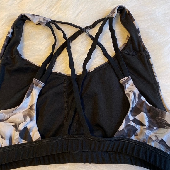 Cascade Sport Sports Bra Womens Size Large Gray White‎ Floral Wireless Strappy - Picture 5 of 6